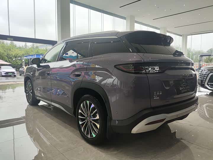BYD Song Ultra EV, 2025 — фото 7 из 9