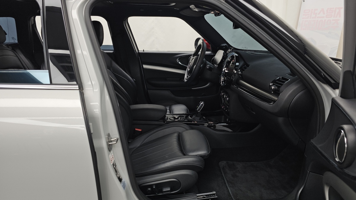 Mini Clubman, 2023 — фото 11 из 12