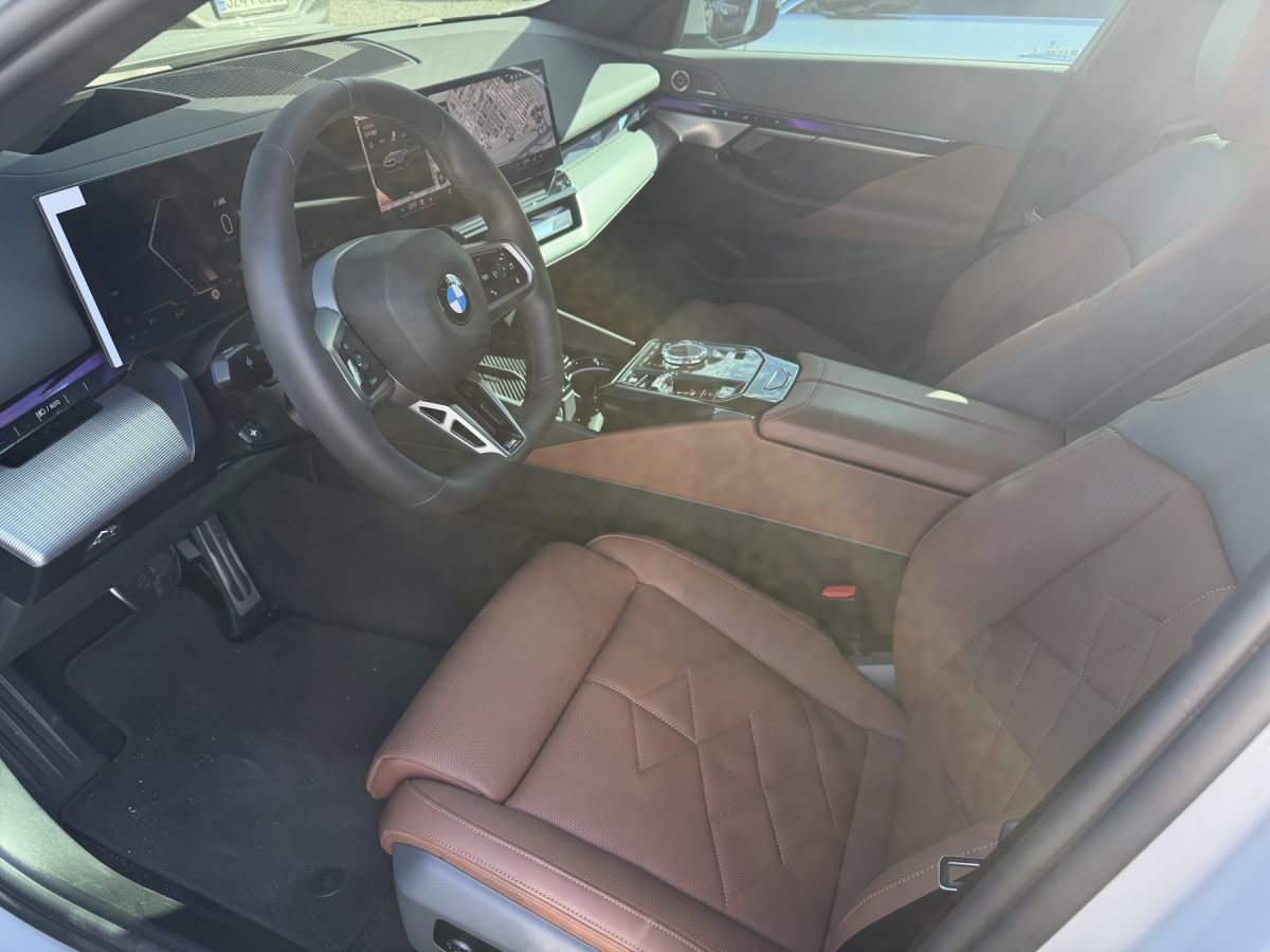 BMW 5 Series, 2025 — фото 8 из 12