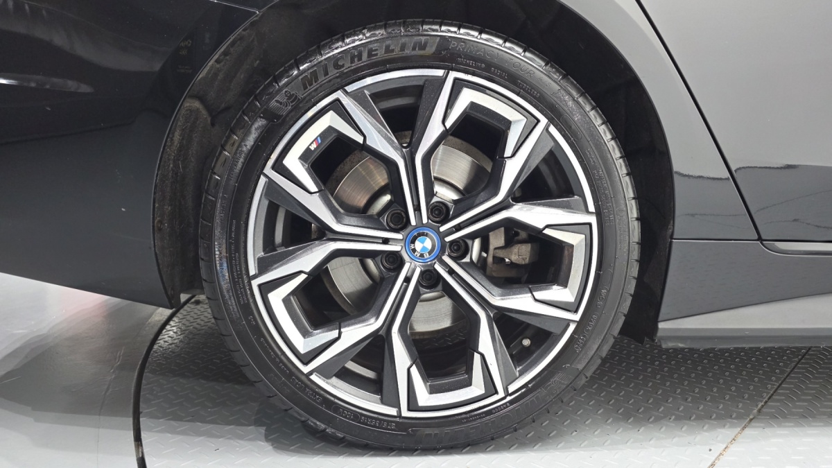 BMW i4, 2022 — фото 5 из 12