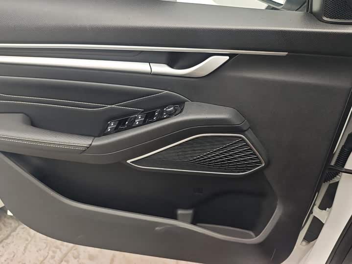 Geely Emgrand, 2023 — фото 7 из 9