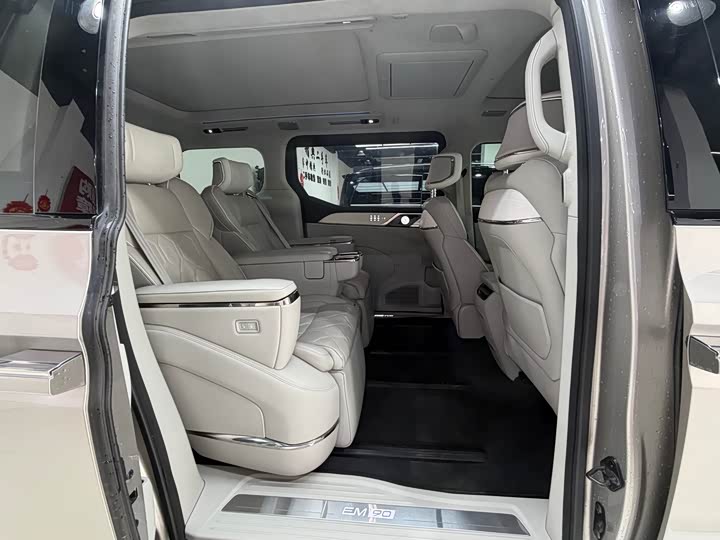 Volvo EM90, 2024 — фото 8 из 9