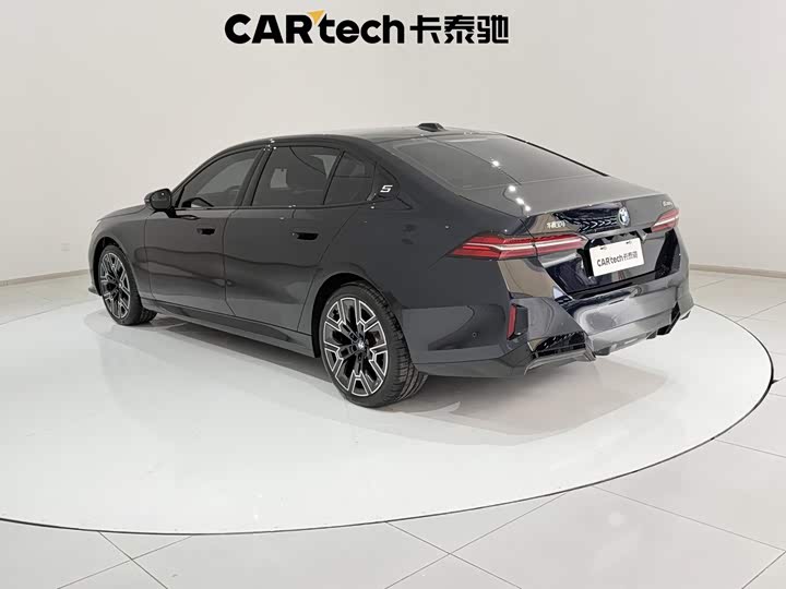 BMW 5 Series, 2025 — фото 7 из 9