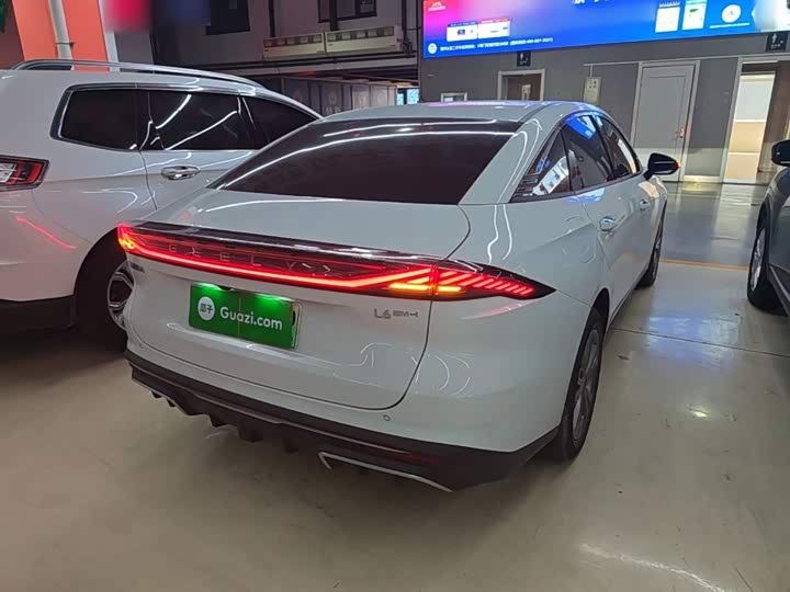 Geely Galaxy L6, 2025 — фото 7 из 9
