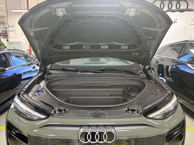 Audi Q6L e-tron, 2025 — фото 8 из 12