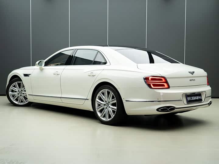 Bentley Flying Spur, 2023 — фото 5 из 9