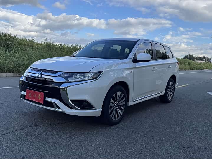Mitsubishi Outlander, 2021 — купить в Твери под ключ