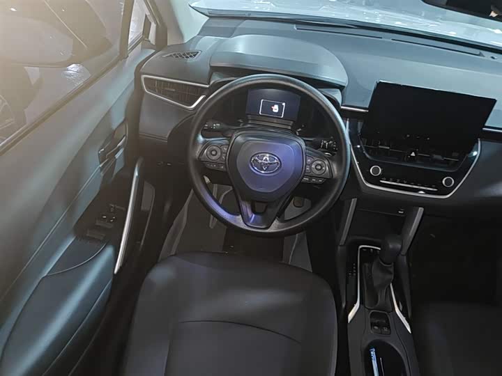Toyota Corolla Cross, 2024 — фото 7 из 9