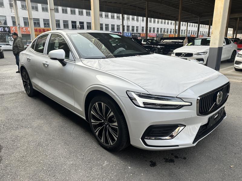Volvo S60, 2025 — фото 3 из 12