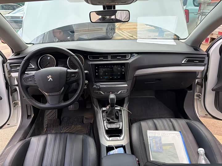 Peugeot 408, 2023 — фото 8 из 9