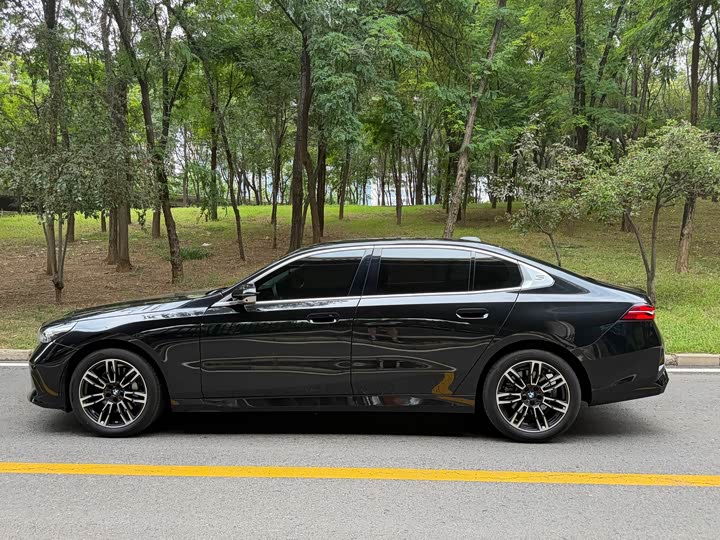 BMW 5 Series, 2025 — фото 4 из 9