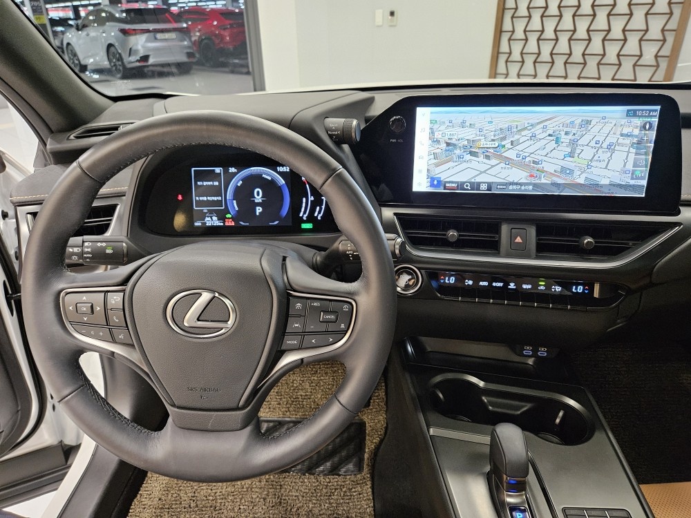 Lexus UX, 2024 — фото 8 из 12