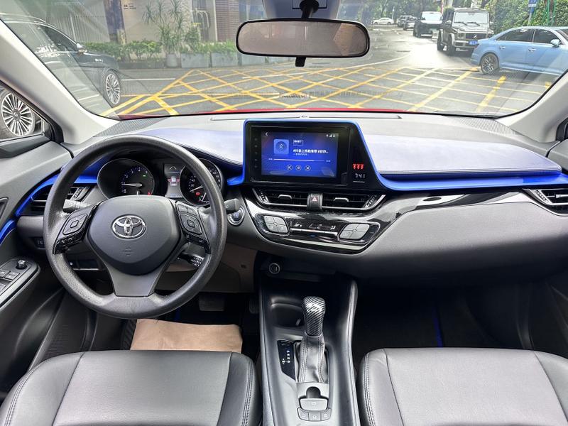 Toyota C-HR, 2022 — фото 8 из 12