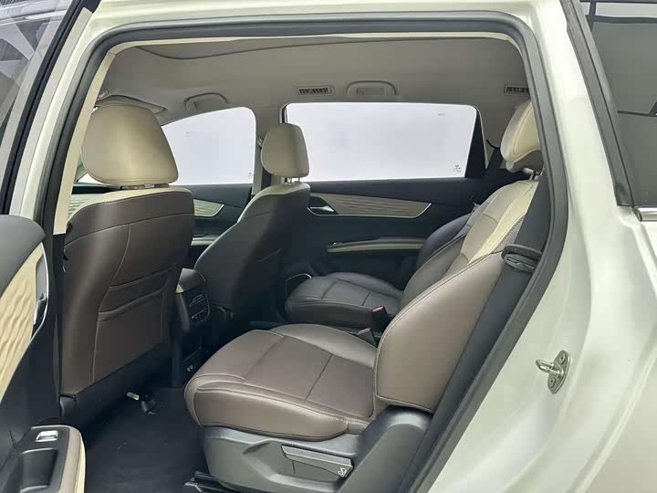 BYD Song Max Hybrid, 2022 — фото 4 из 9