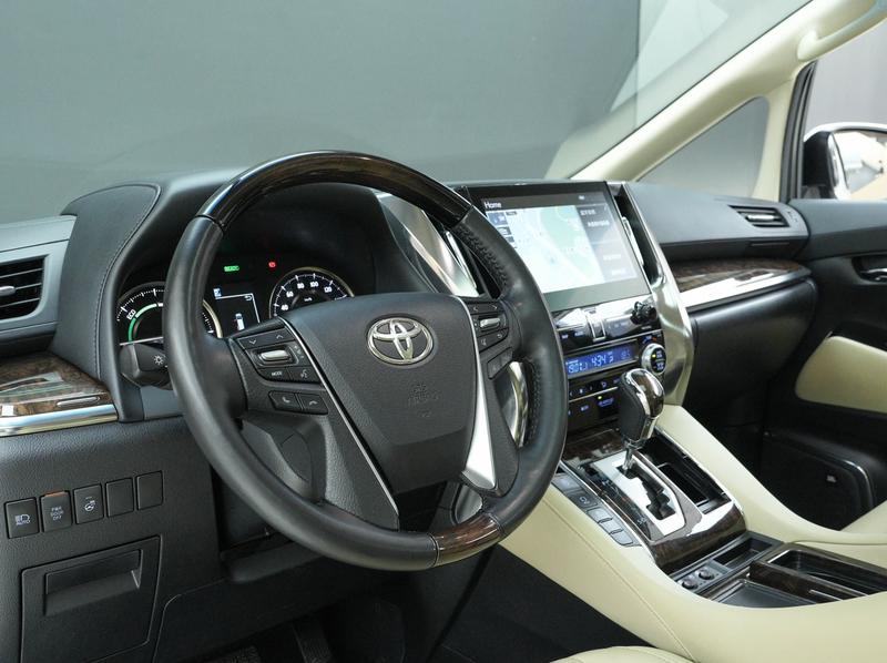 Toyota Alphard, 2022 — фото 10 из 12