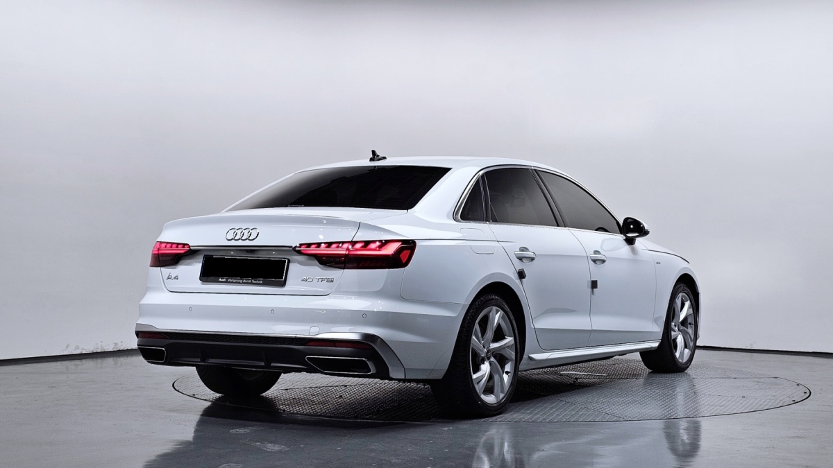 Audi A4, 2022 — фото 2 из 12