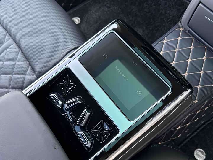 Audi A8, 2022 — фото 9 из 9