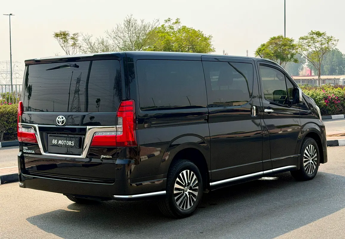 Toyota Granvia, 2023 — фото 5 из 10