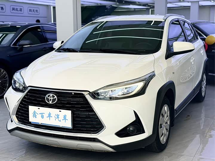 Toyota Yaris L Hatchback, 2022 — купить в Санкт-Петербурге под ключ