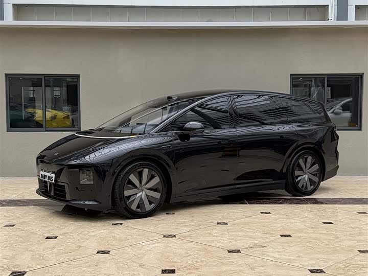 LiXiang i8, 2025 — купить в Казани под ключ
