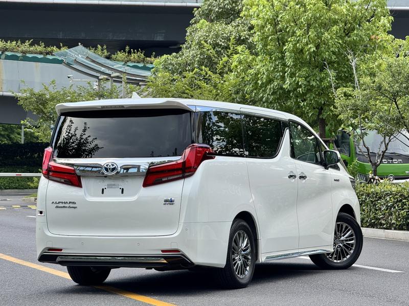 Toyota Alphard, 2022 — фото 6 из 12