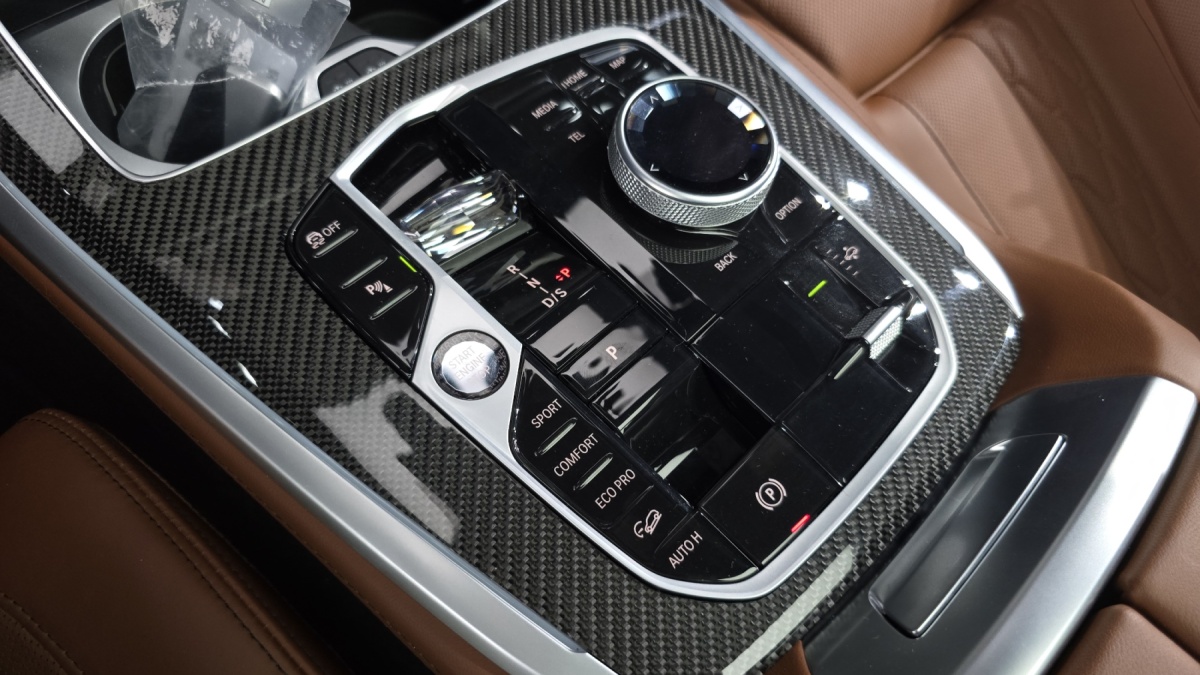 BMW X7, 2025 — фото 9 из 12