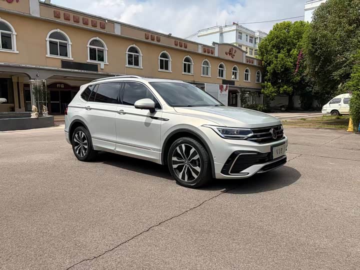 Volkswagen Tiguan L Pro, 2022 — купить в Твери под ключ