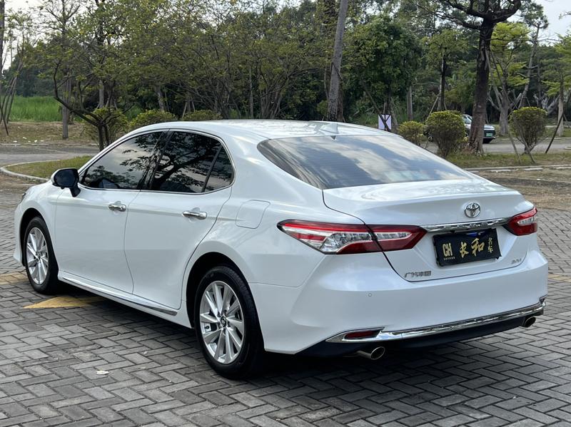 Toyota Camry, 2023 — фото 4 из 12