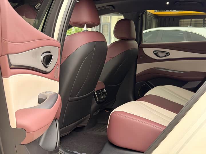 BYD Seal 07 DM-i Hybrid, 2025 — фото 8 из 9