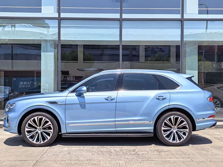 Bentley Bentayga, 2022 — фото 3 из 9