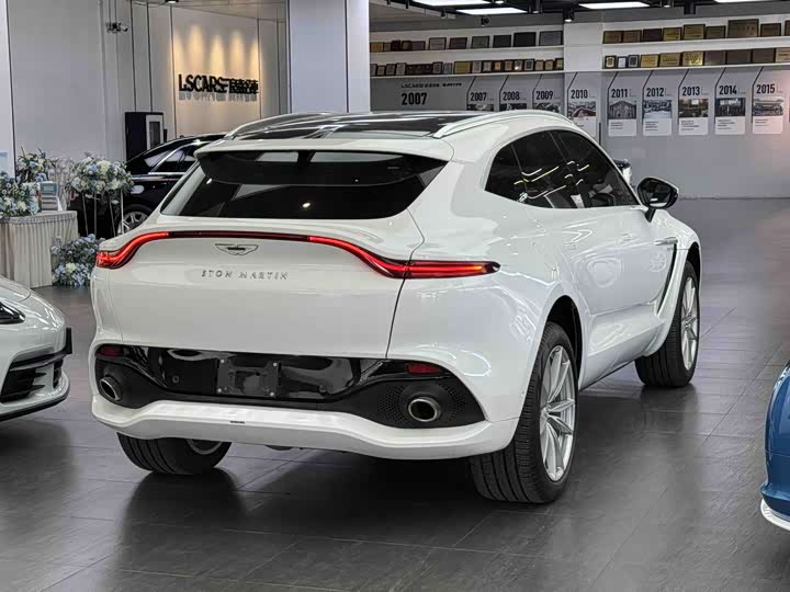 Aston Martin DBX, 2022 — фото 6 из 9