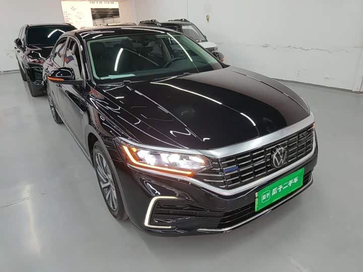 Volkswagen Passat Hybrid, 2023 — фото 4 из 9