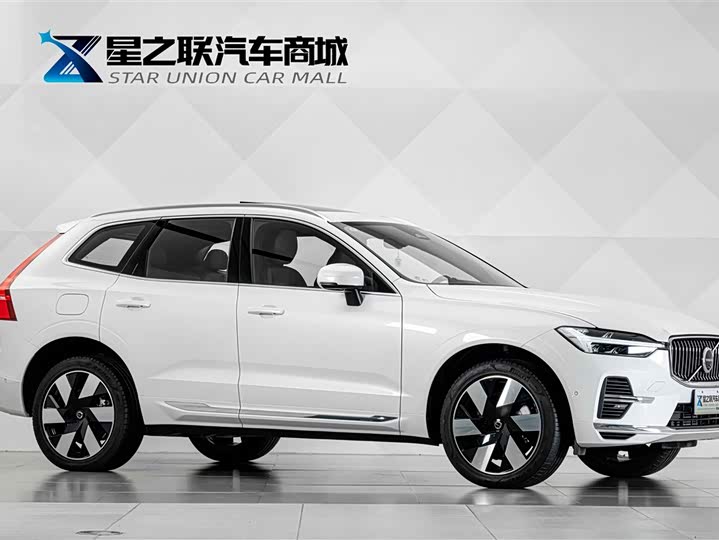 Volvo XC60 Hybrid, 2024 — фото 5 из 9