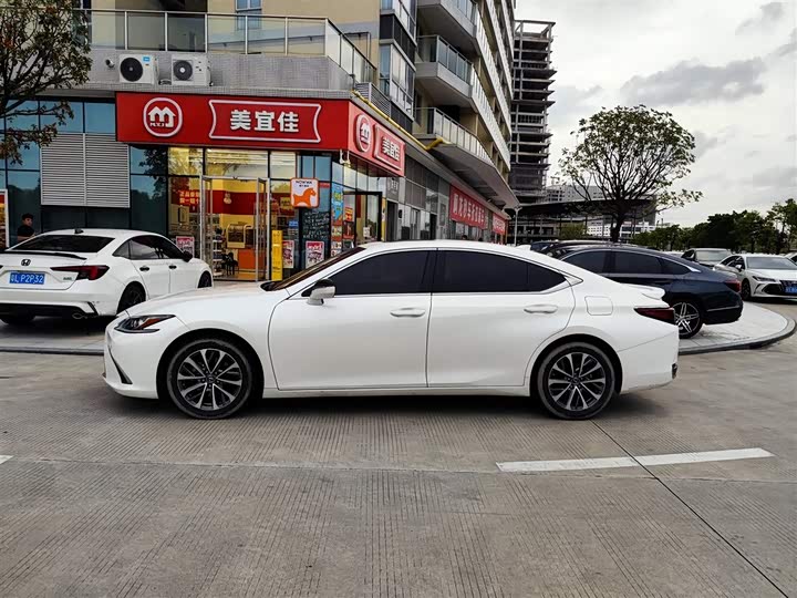 Lexus ES, 2023 — фото 3 из 9
