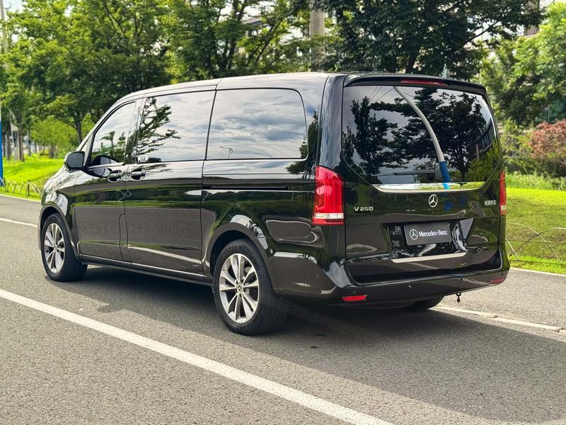Mercedes-Benz V-Class, 2022 — фото 5 из 12