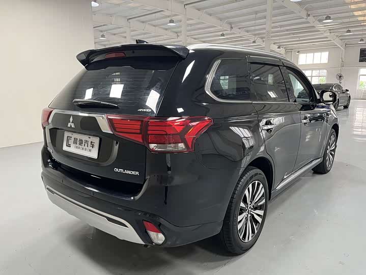 Mitsubishi Outlander, 2021 — фото 4 из 9