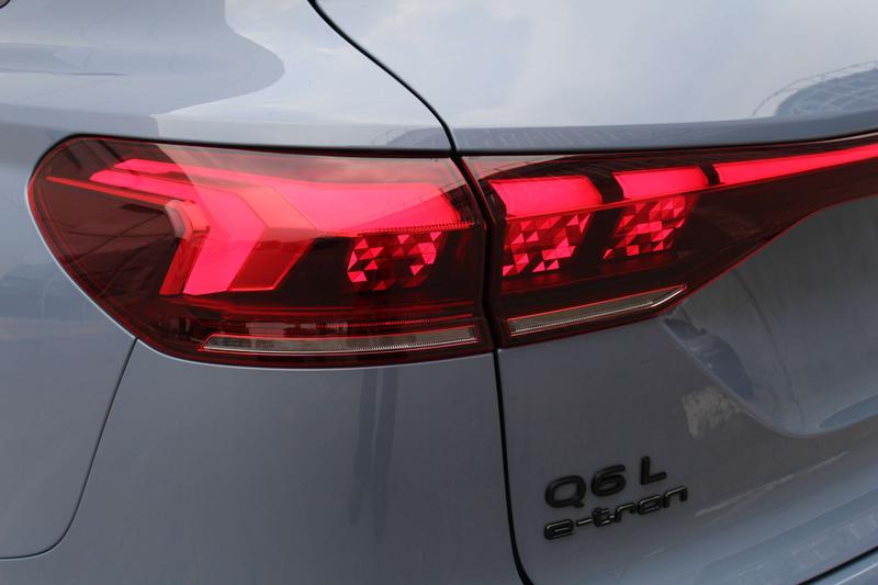 Audi Q6L e-tron, 2025 — фото 7 из 12
