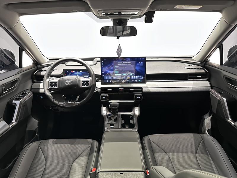 Toyota Wildlander, 2025 — фото 10 из 12