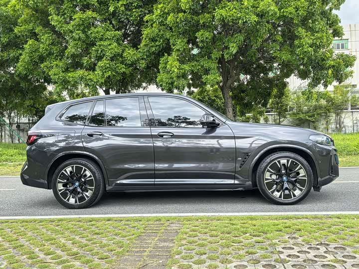 BMW iX3, 2023 — фото 4 из 9