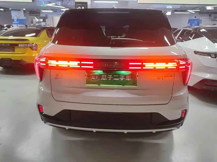 Lynk & Co 01 EM-P Hybrid, 2022 — фото 6 из 9