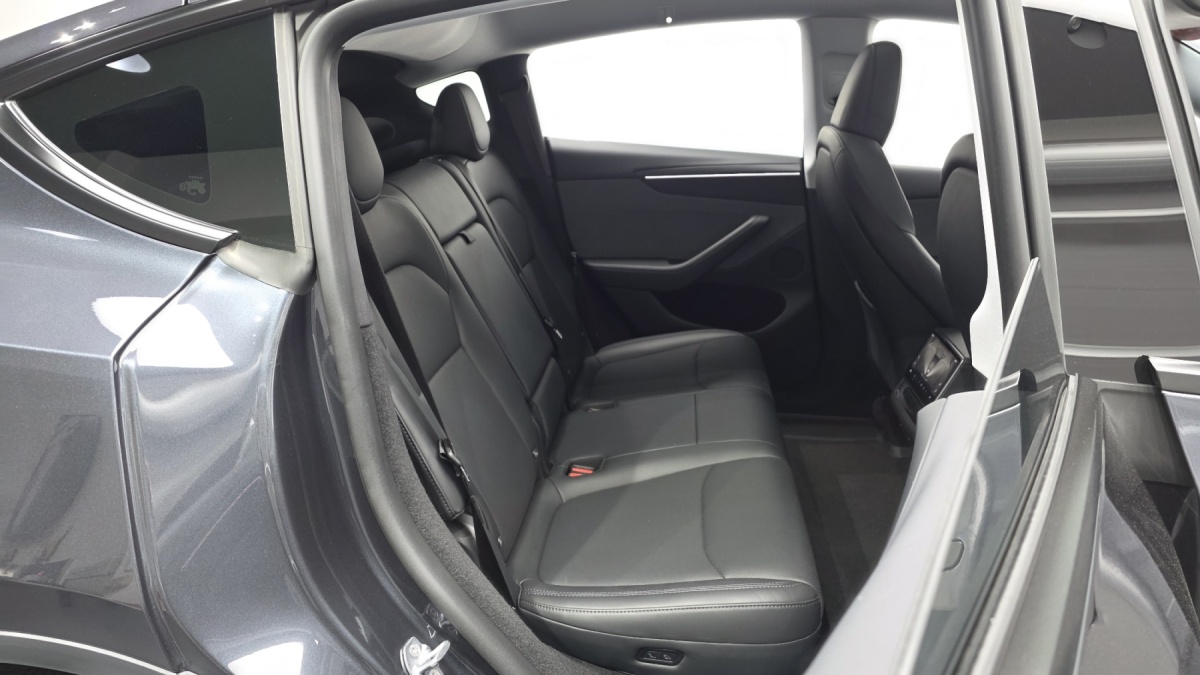 Tesla Model Y, 2025 — фото 10 из 12