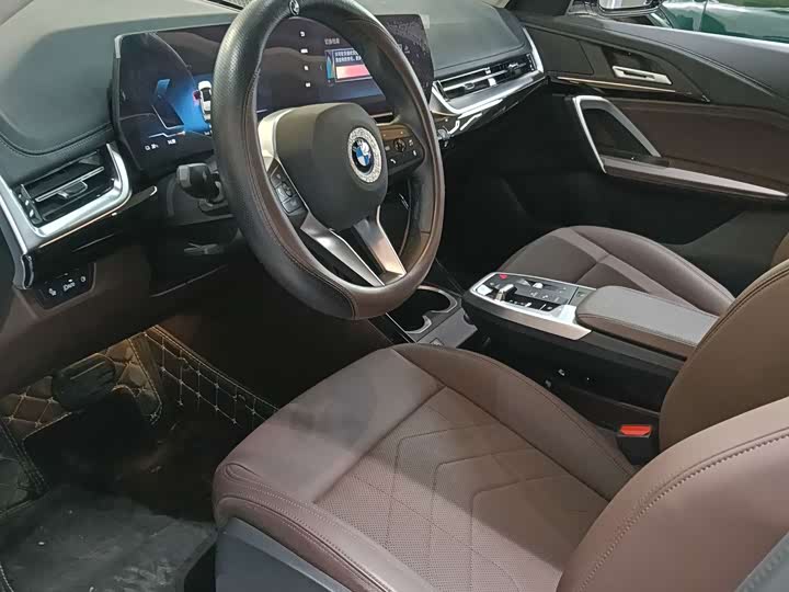 BMW iX1, 2025 — фото 5 из 9