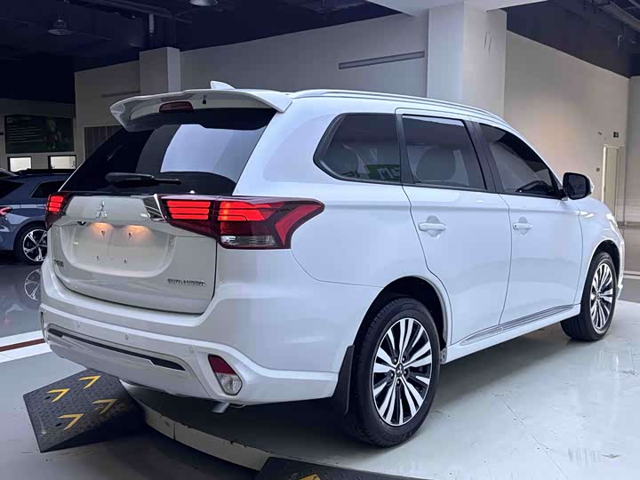 Mitsubishi Outlander, 2021 — фото 6 из 9