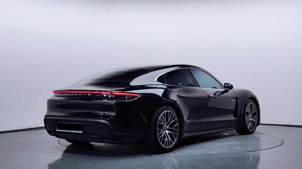Porsche Taycan, 2022 — фото 2 из 12
