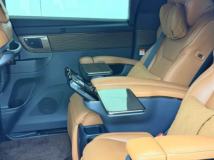 Toyota Alphard, 2023 — фото 9 из 9