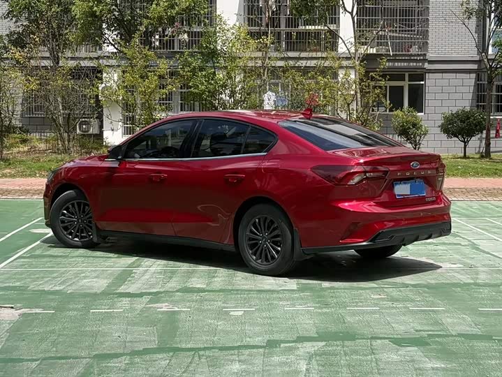Ford Focus, 2022 — фото 4 из 9