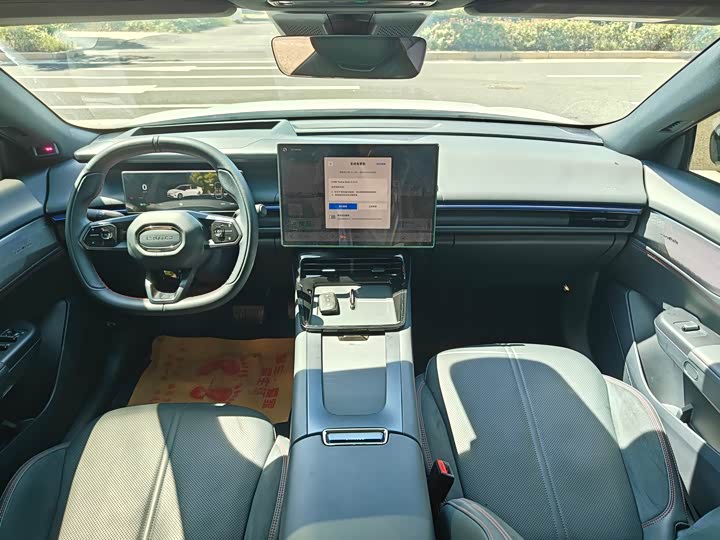 Lynk & Co 07 EM-P Hybrid, 2025 — фото 9 из 9