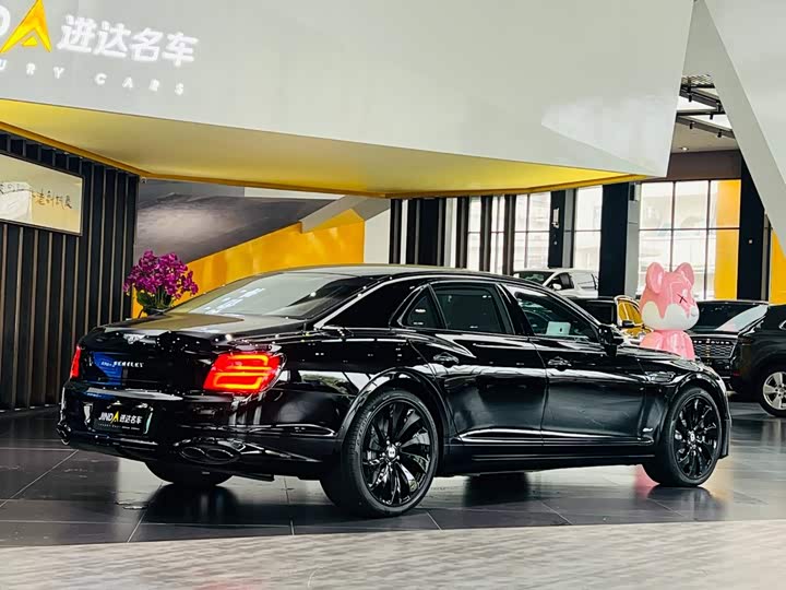 Bentley Flying Spur Hybrid, 2023 — фото 6 из 9