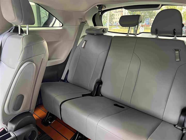 Toyota Granvia, 2023 — фото 8 из 9