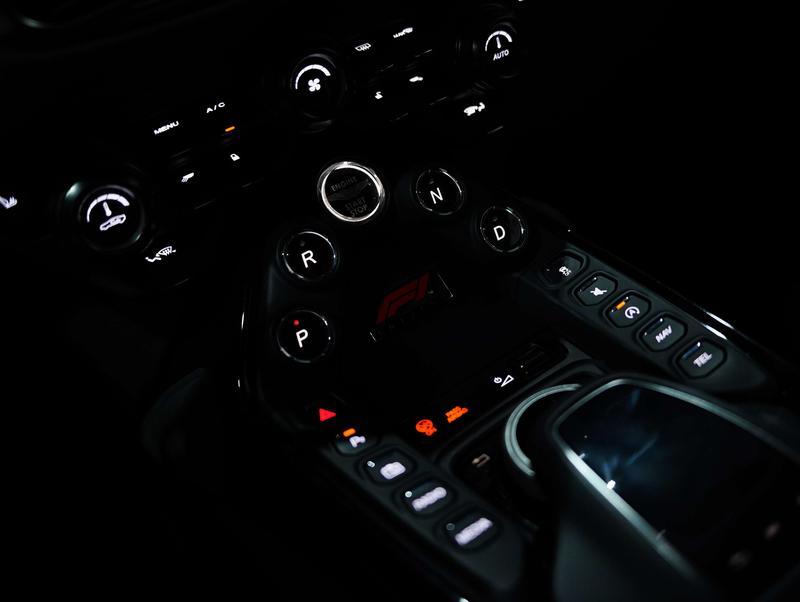 Aston Martin V8 Vantage, 2022 — фото 12 из 12